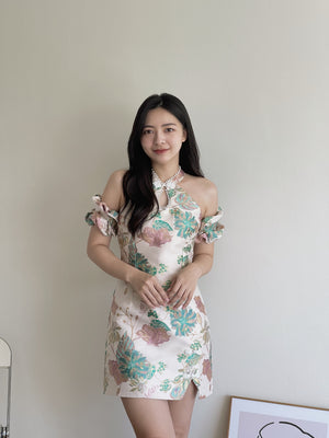 Carnation Embroidered Cheongsam / 春暖花香挂脖旗袍