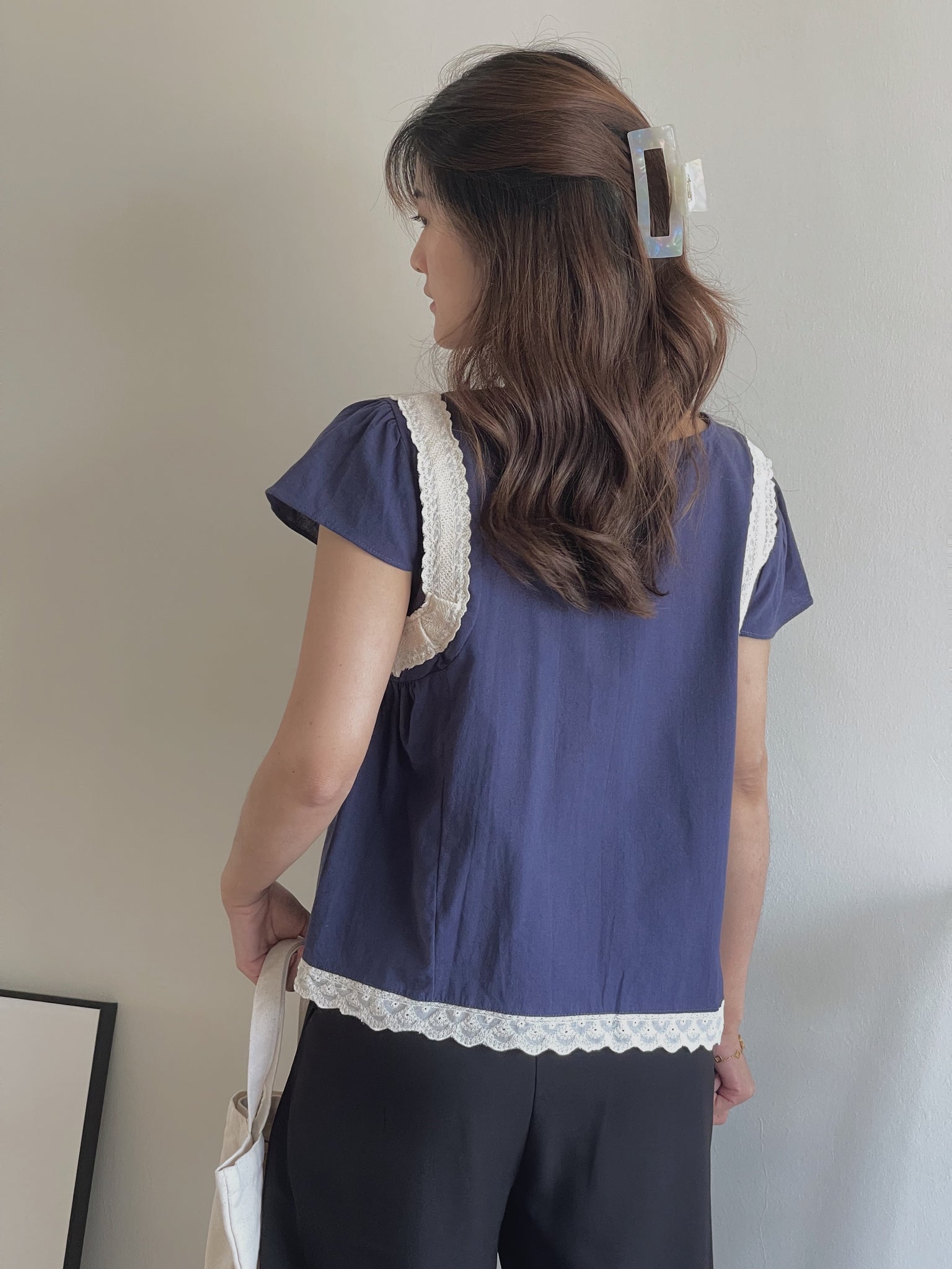 Lace Spliced Blouse / 蕾丝拼接牛仔上衣