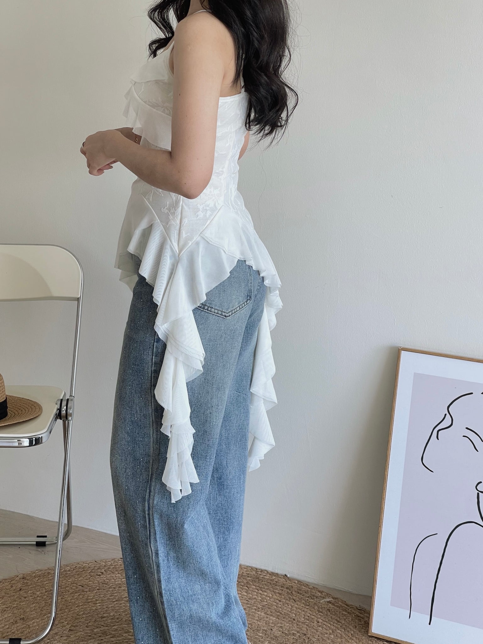 Asymmetrical Lace Top / 蕾丝不规则荷叶上衣