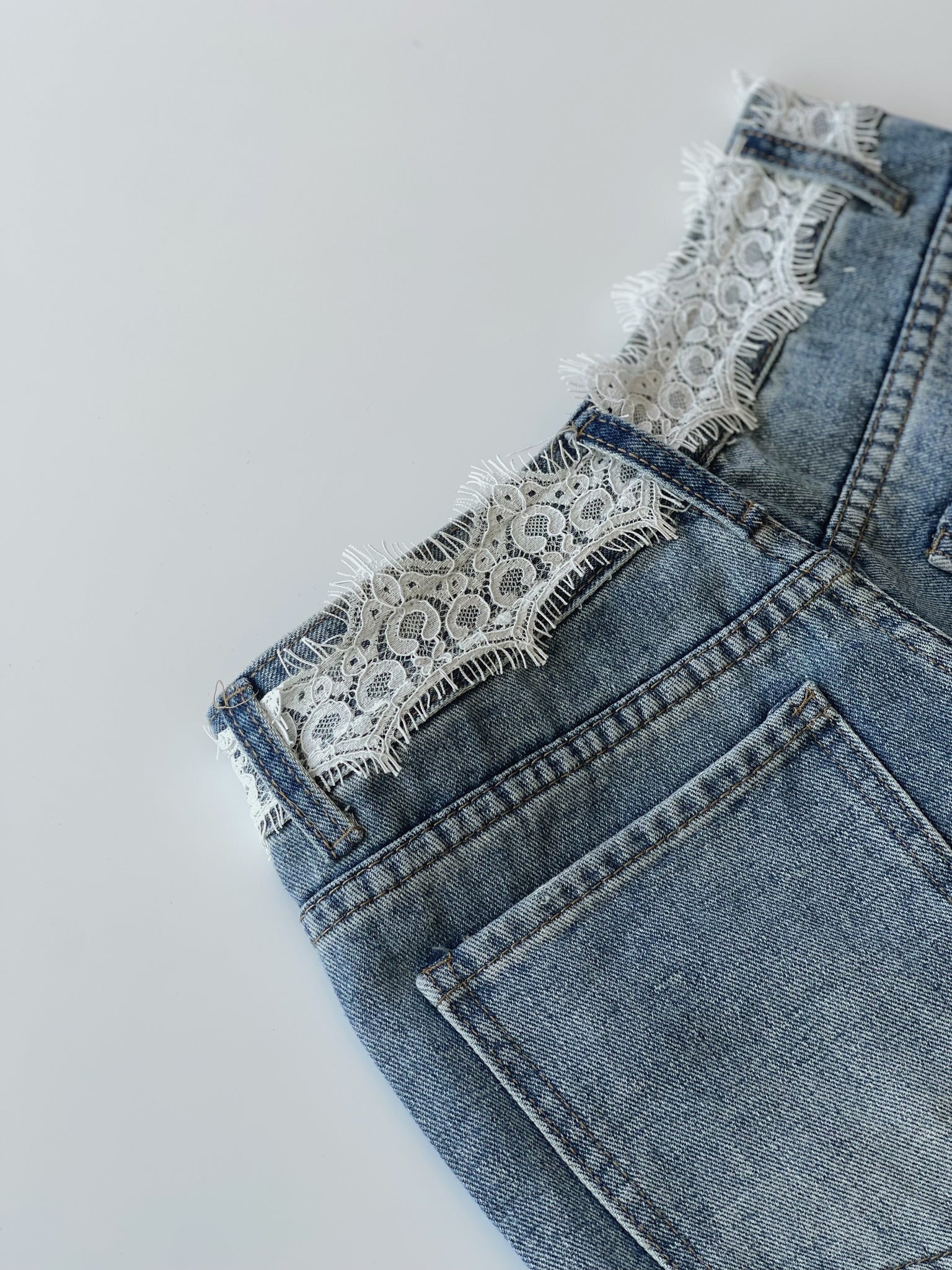 Diamond Lace Denim Pants / 镶钻拼接蕾丝牛仔长裤