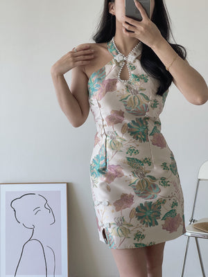 Carnation Embroidered Cheongsam / 春暖花香挂脖旗袍