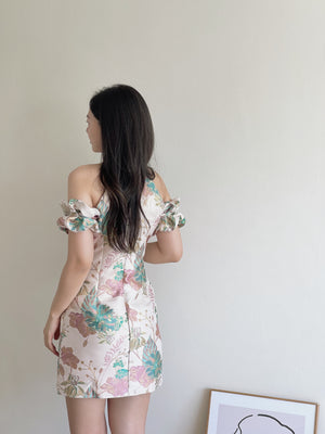 Carnation Embroidered Cheongsam / 春暖花香挂脖旗袍