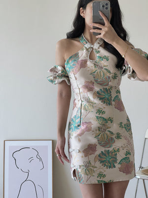 Carnation Embroidered Cheongsam / 春暖花香挂脖旗袍