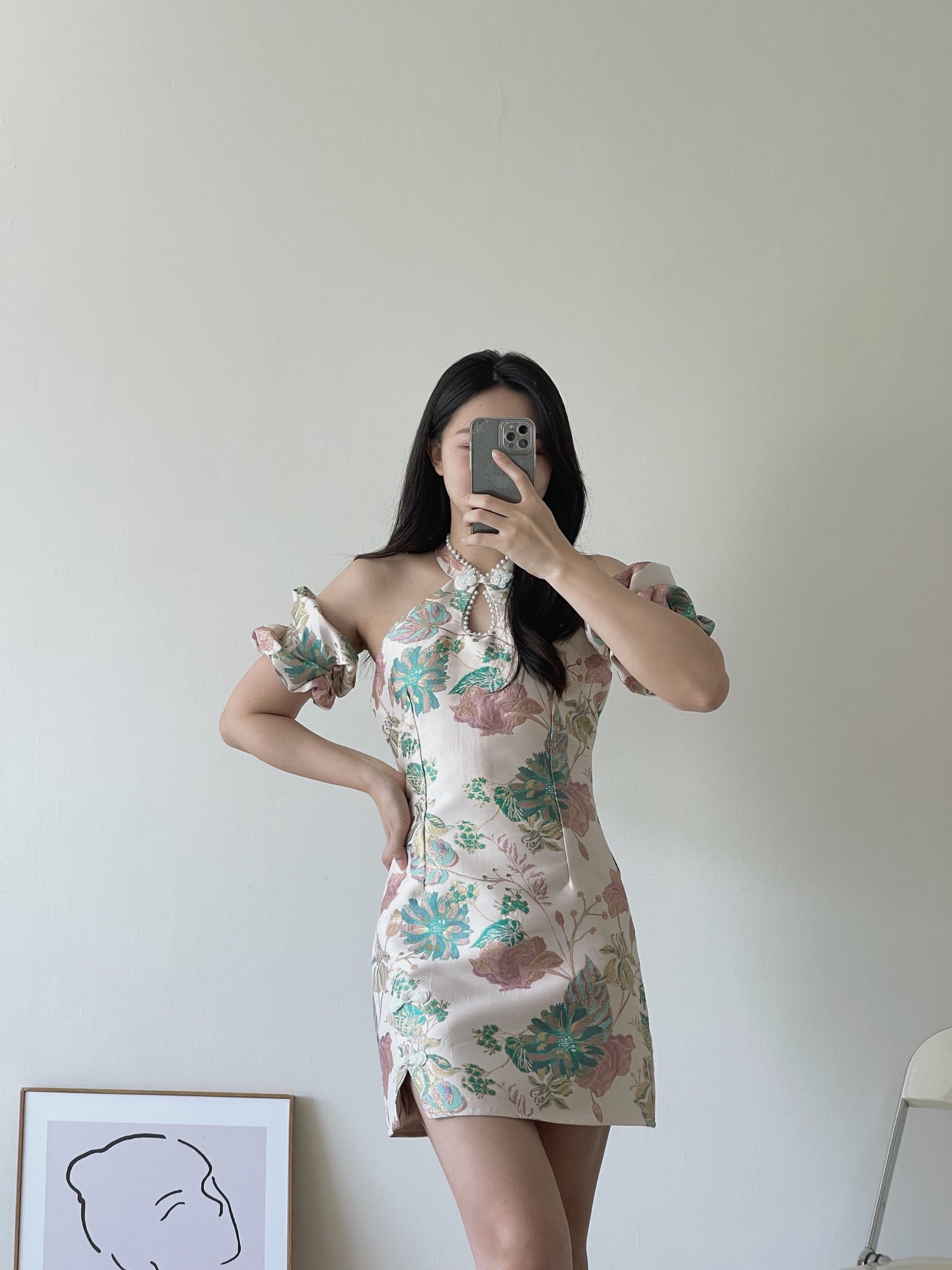 Carnation Embroidered Cheongsam / 春暖花香挂脖旗袍