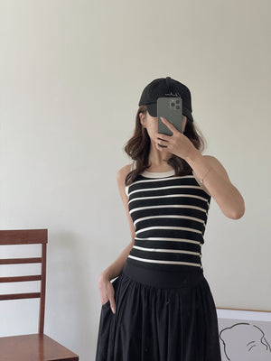 Striped Fit Tank Top / 杏黑条纹背心