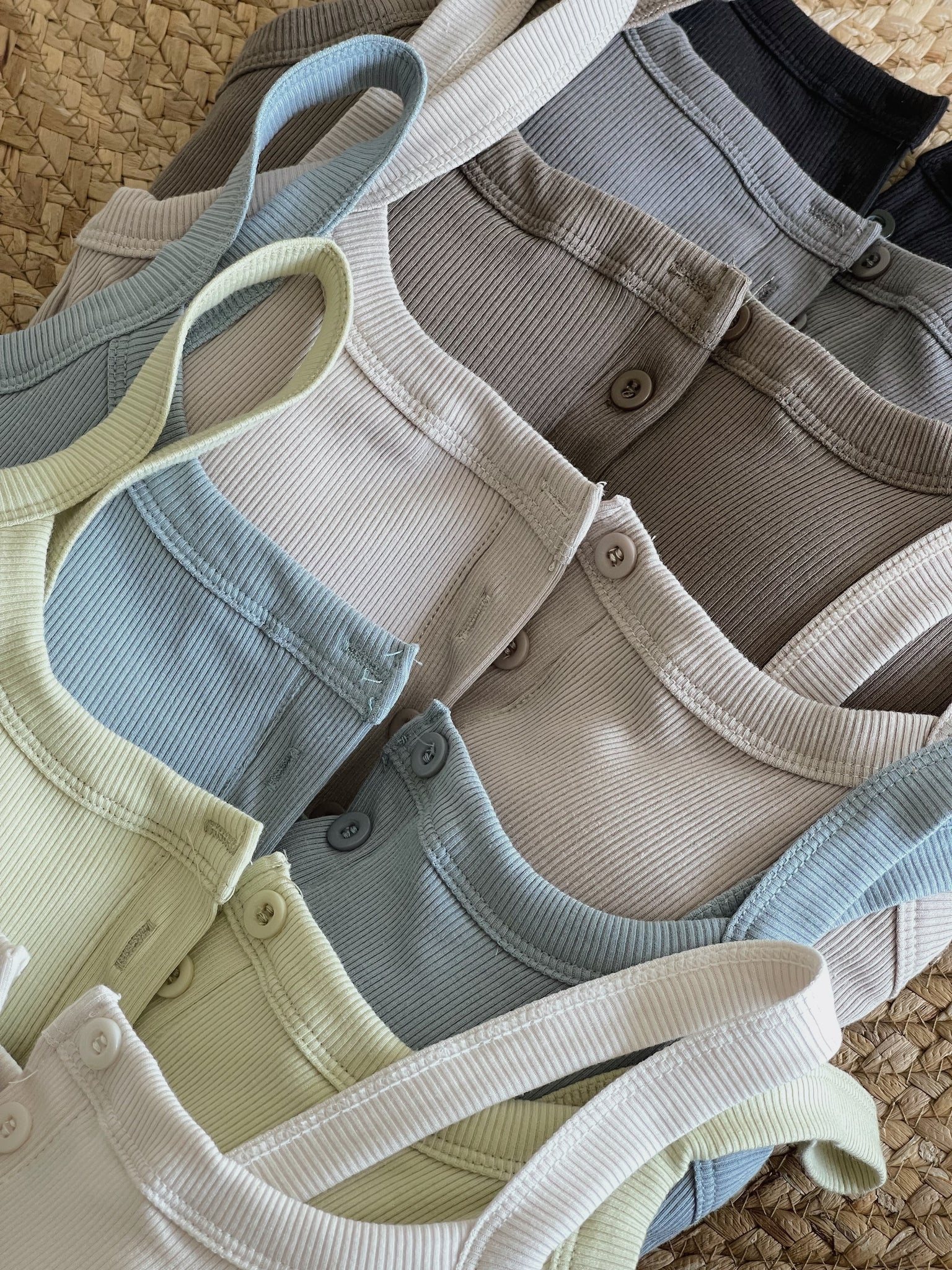 Button Padded Singlet / 纽扣胸垫吊带