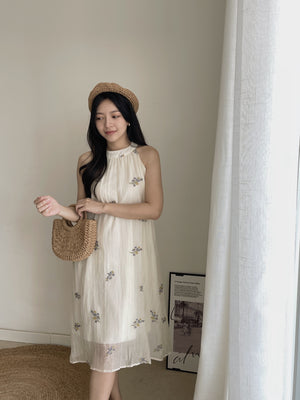 Embroidered Floral Dress / 刺绣碎花度假风连衣裙