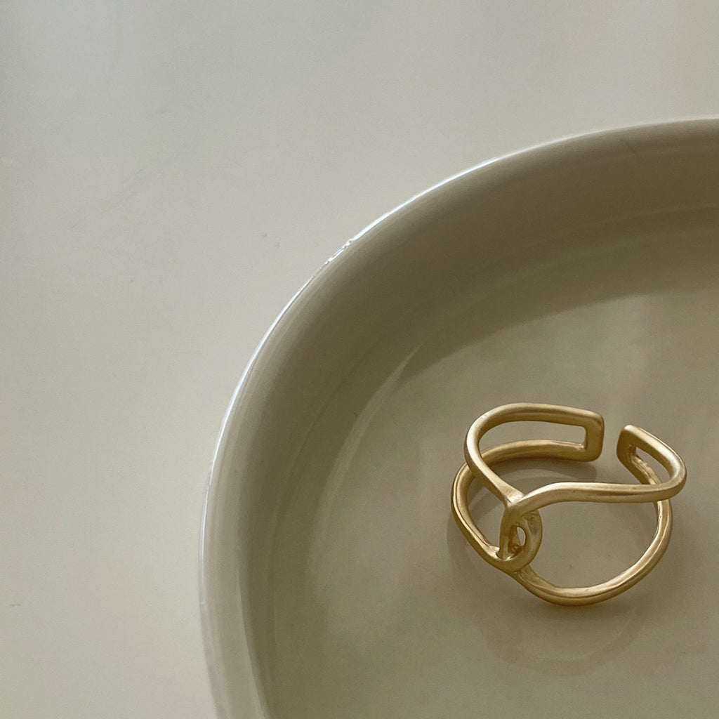 Matte Twist-Shape Ring / 啞光線條開口食指戒